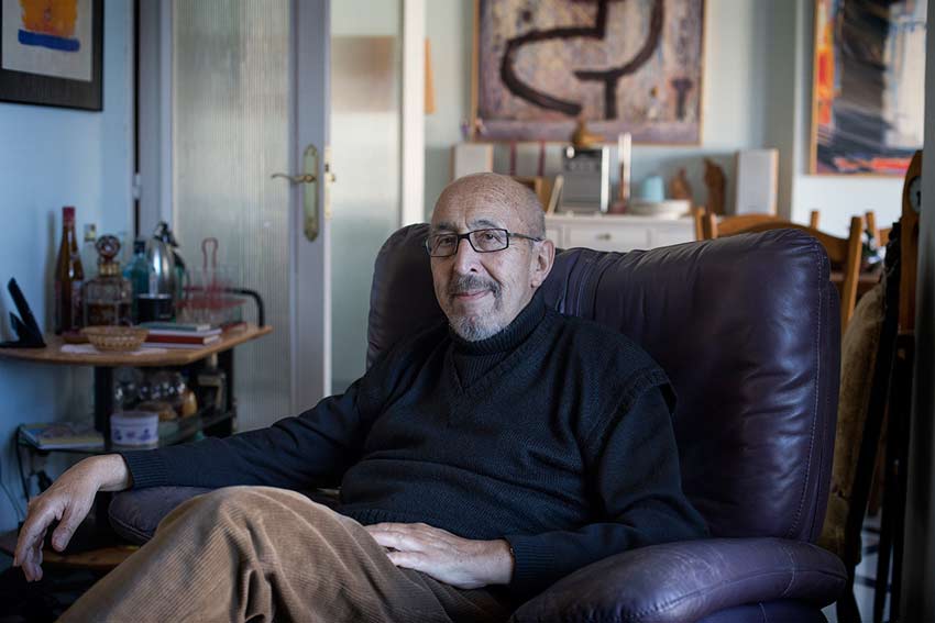 El pintor Manuel Jular en su casa de León. © Fotografía: José Ramón Vega.
