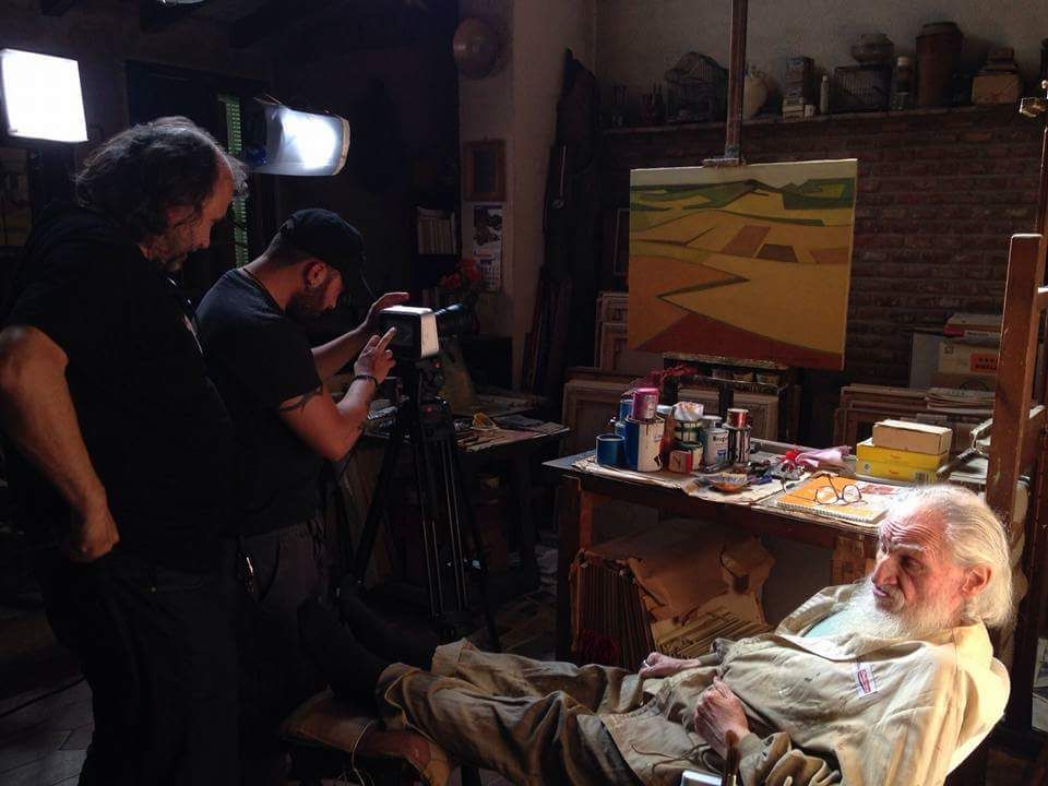 Félix Cuadrado Lomas junto a dos de las personas del equipo de rodaje. © Fotografía: José Luis Medina