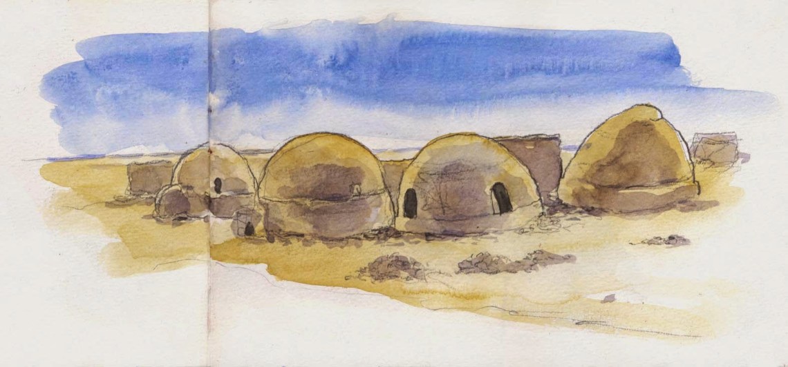 El Aaiún. Cárceles de adobe, construidas por los propios prisioneros, en la guerra contra Marruecos. © Ilustración: Javier de Blas.