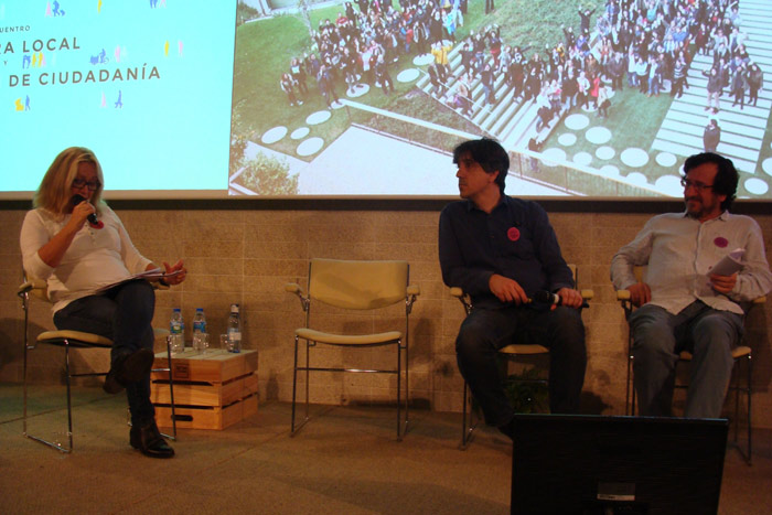 Rosa Pérez (moderadora), Gustavo Diéguez (arquitecto) y Fernando Fajardo (La Casa Tomada). Foto: L. Fraile.