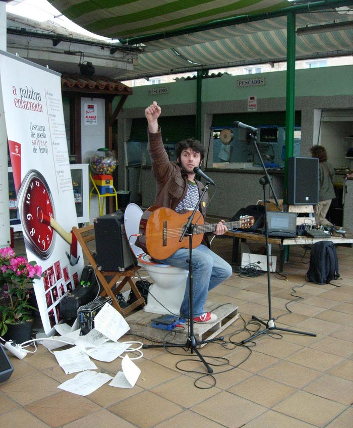 Leo Arremecághona en la Semana de Poesía Salvaxe de Ferrol.