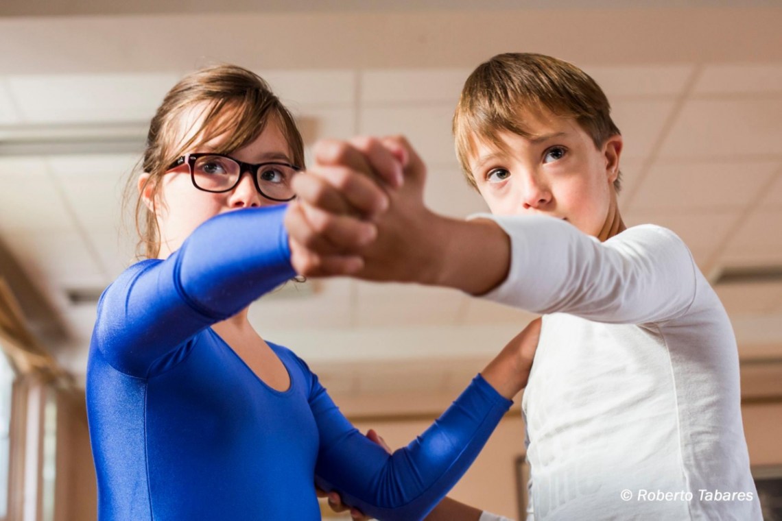 Dos de los bailarines de la escuela. Fotografía: Roberto Tabarés.