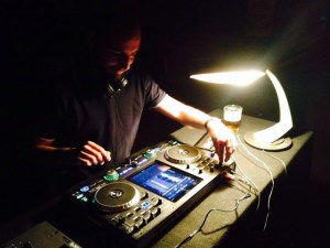 Pablo Rodríguez [The Black Cotton Beats On] en su estudio. 