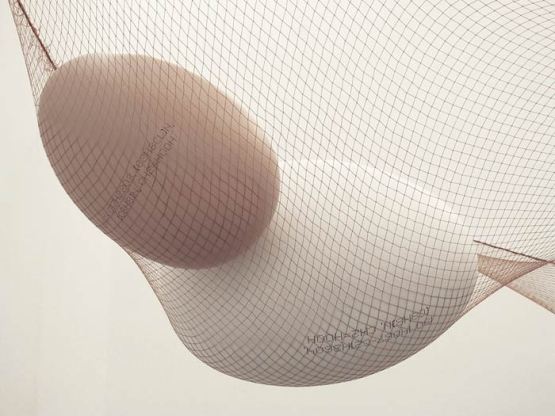 Bene Bergado. Detalle de "Huevos de basura". 2015. Instalación. Cortesía de la artista y Galería Espacio Mínimo, Madrid. © VEGAP, 2015-16. 