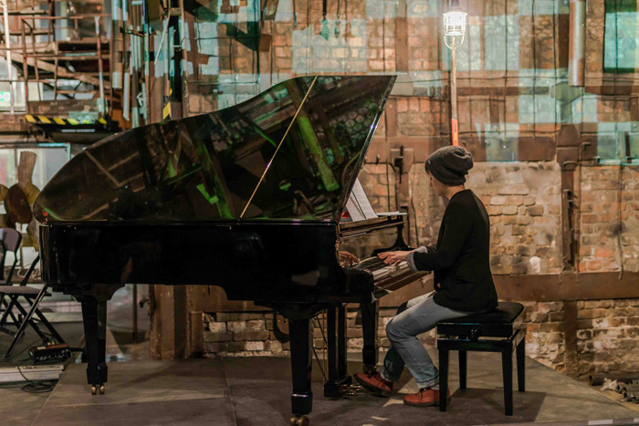 Hara Alonso en concierto. Cortesía de la artista.
