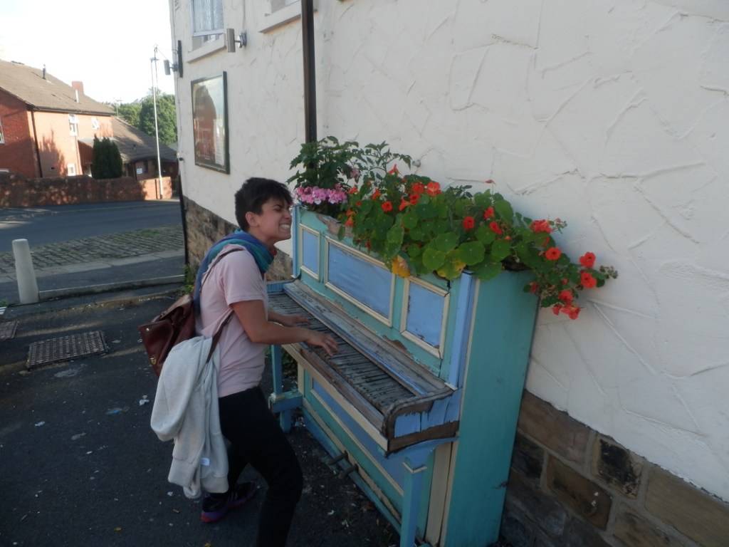 Hara Alonso. "In Leeds, UK, espontanious encounter". (Imagen tomada de la página web de Hara Alonso)