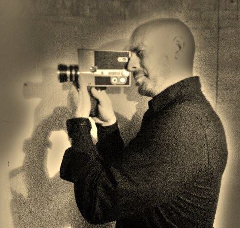 Imagen promocional de Eduardo Cortina.