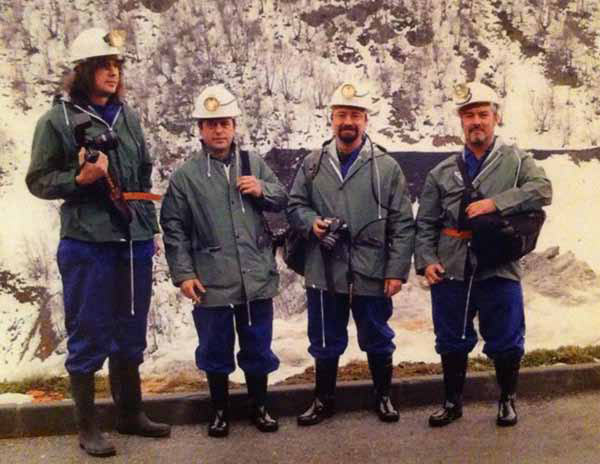 Los fotoperiodistas JM López, Javier Casares, Peio García y Norberto Cabezas, en una mina de carbón.