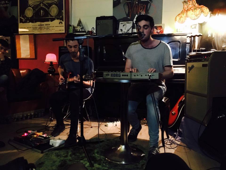 Actuación de Blue Line en el Belmondo, antes de la remodelación.