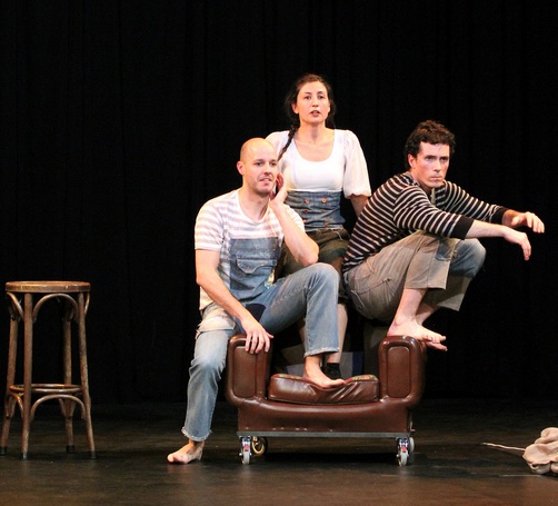 Víctor Martínez, Elena Cennerelli y Pablo Parra forman La Pequeña Victoria Cen. © Fotografía: Juan Luis García.