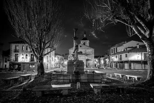 “Noche en la plaza”, de Javier Díaz Barrera, mejor fotografía en blanco y negro.