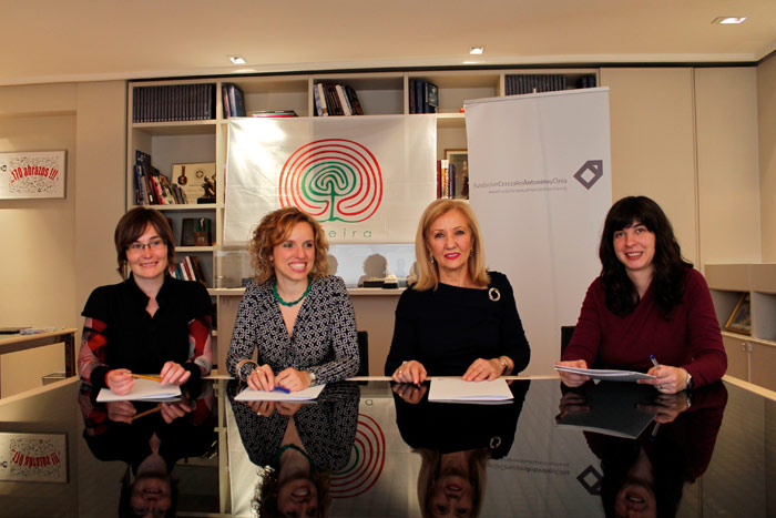 Firma del convenio de colaboración en la Fundación Cerezales para la realización del documental.