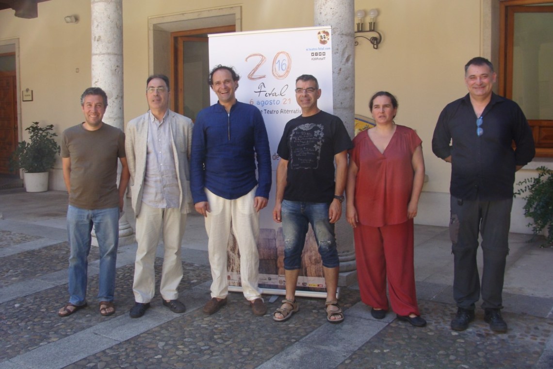 José Miguel Sebastián, Miguel Ángel Pérez, Alex Rodríguez (director del FETAL), Raúl Gómez, Mercedes Herrero y Patxi Vallés, durante la presentación del Festival. © Foto: Laura Fraile.