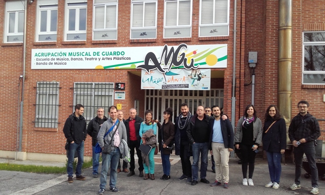 "Comunidad Fantasma". Preparativos para la Convivencia entre vecinos de Guardo y León. Foto: JM López.