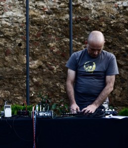 Jose Noise en el Castillo de Valencia de Don Juan [Provincia TESLA, septiembre de 2016]. Foto: Andrea Soto. 