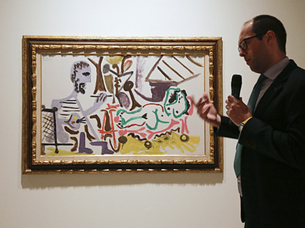 Diego Cascón, responsable de la gestión de la Colección de Arte ABANCA, durante la presentación de la exposición.