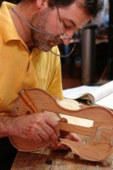 Luis Fernández. Luthier.
