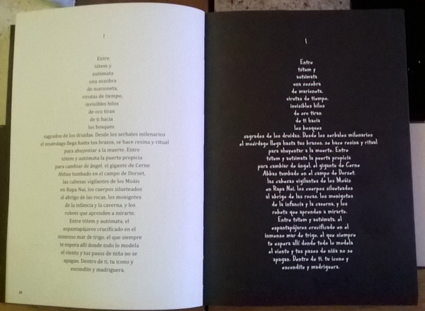 Dos páginas del libro "Tótem espantapájaros", con el primer poema en su versión negro sobre blanco, y blanco sobre negro.