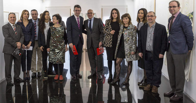 Presentación de la muestra de creadoras leonesas en la sala de exposiciones del Teatro Zorrilla de Valladolid. © Fotografía: EFE/R.García