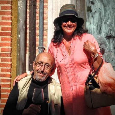 Jular y Toe, su compañera.