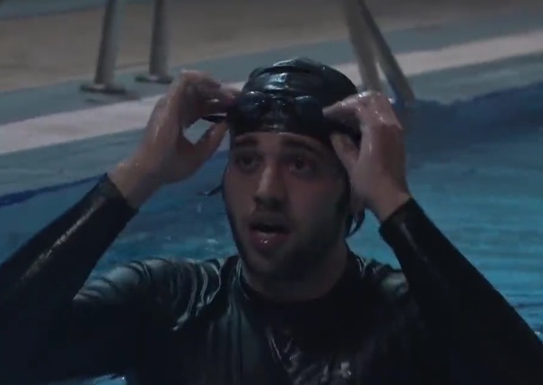 Omar Alshakal en la piscina de Navatejera (León). © Foto: LNC.