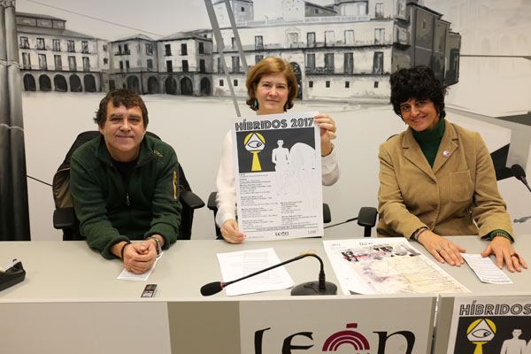 Vicente Muñoz, Margarita Torres y Silvia D. Chica, durante la presentación. Foto: César Andrés / Ayto. León.