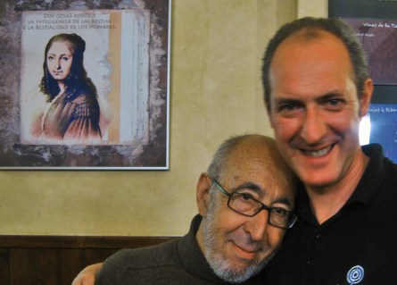 Jular con su amigo Carlos en el Fornos. Foto: E. Otero.