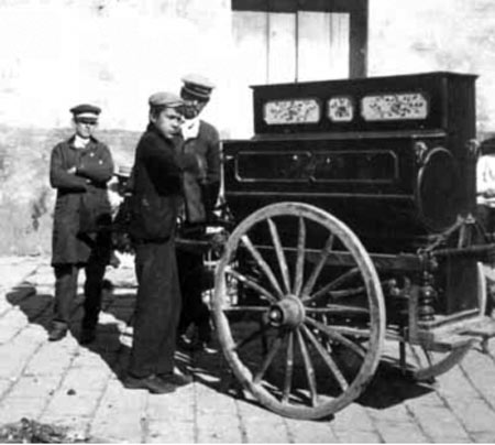 Con la cadencia de la manivela… música para la nostalgia y el recuerdo.