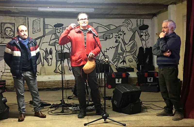 De izquierda a derecha: Nacho Casteñeda, alcalde de Urones de Castroponce, Álex Rodríguez, director de FETAL, y Melitón López, del colectivo Amayuelas de Abajo. Fotografía: Estrella R