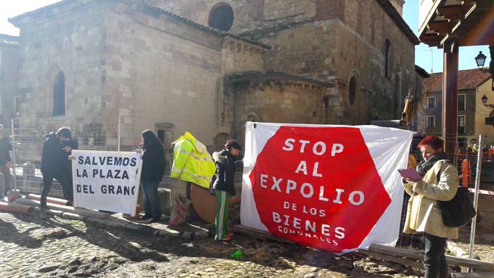 Protesta en la plaza del Grano a media mañana. 7-II-2017.