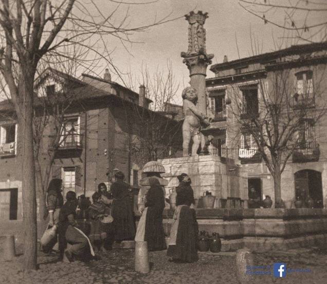 Una imagen antigua de la Plaza del Grano.