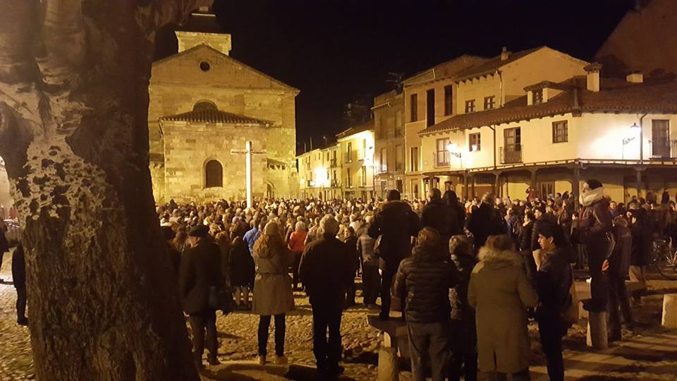 Aspecto de la concentración ciudadana a las ocho de la tarde del martes 7 de febrero de 2017. Foto: E. S.