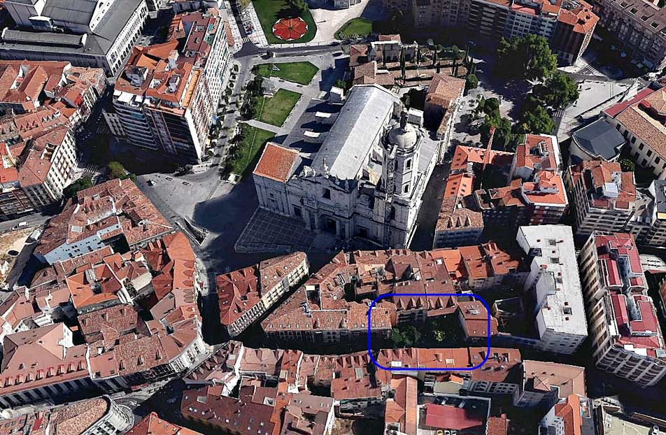 F6. Entorno Catedral de Valladolid. Vista aérea Google Earth. Recuadro con patios con jardines.