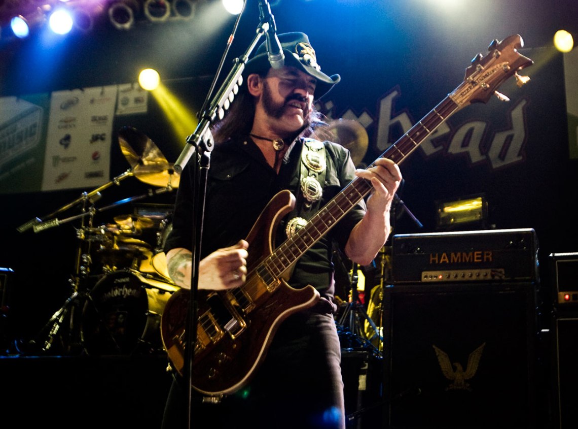Lemmy Kilmister%2c líder de Motorhead%2c responde perfectamente a la descripción de un motero.jpg