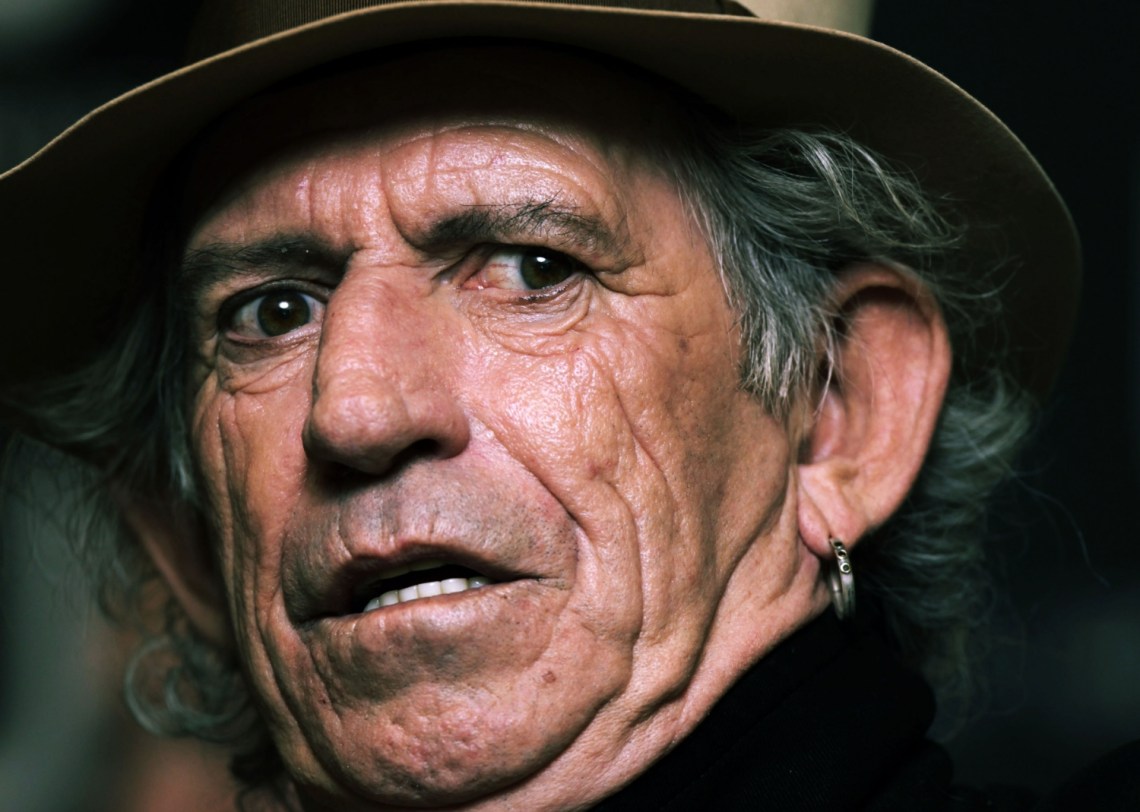Aunque tiene que estar muy perjudicado por los excesos a que se ha sometido%2c Keith Richards nunca se cambió la sangre.jpg