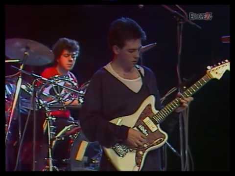 Aunque su intención no era racista ni nada parecido, The Cure no hubieran escrito hoy su 'Kiling an arab', editado en 1979 (1).jpg