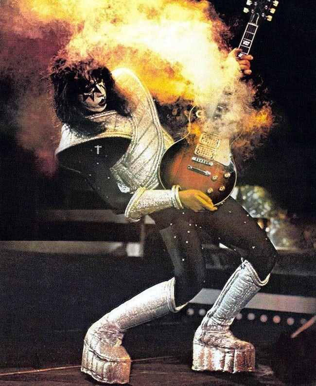 Ace Frehley, guitarrista de Kiss, estuvo a punto de morir electrocutado en escena.jpg