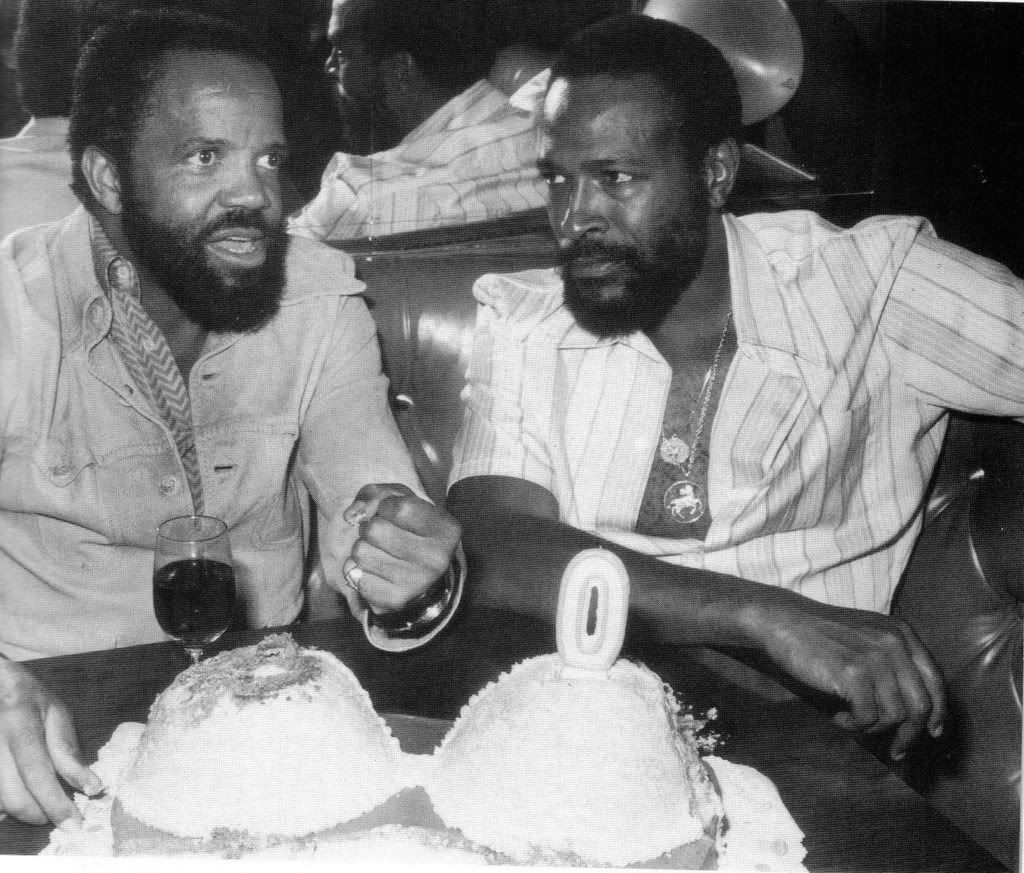 Marvin Gaye tuvo que enfrentarse seriamente al dueño de Motown, Berry Gordy (izquierda), pues éste se negaba a publicarle un tema que, luego. fue millonario.jpg