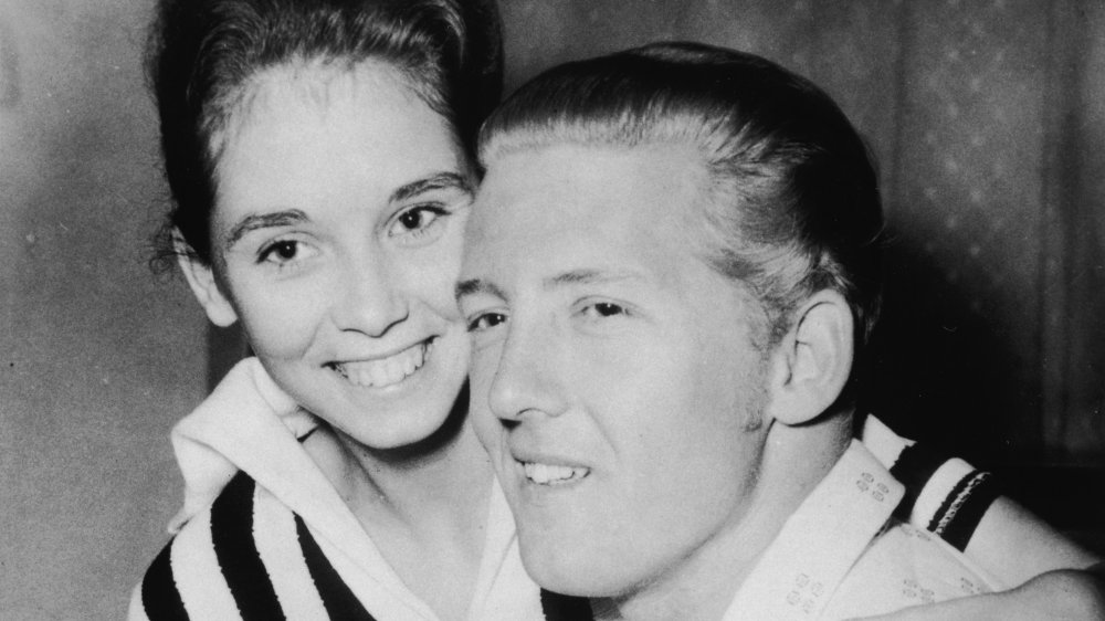 Jerry Lee Lewis con su tercera esposa, Myra, que tenía 13 años y era su prima.jpg