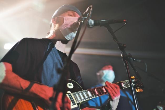 Los músicos de rock terminarán por aparecer así.jpg