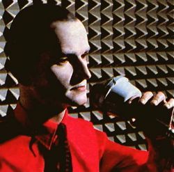 Florian Schenider. O su robot.jpg